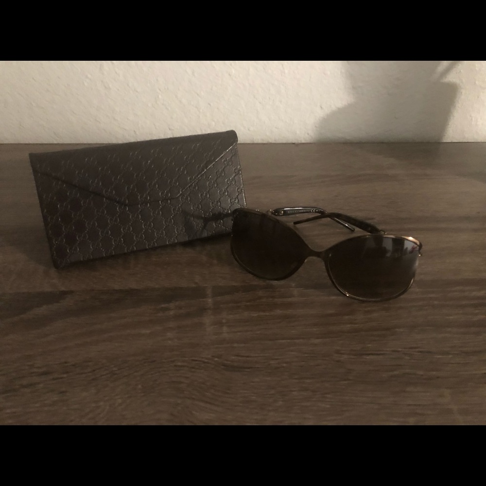 LIKE NEW ORIGINAL GUCCI Sunglasses , Style GG4250